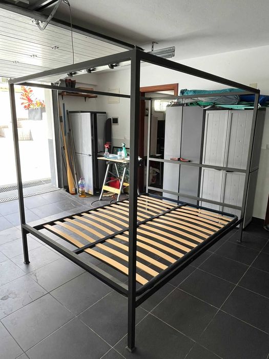 Cama de dossel  Ferro com estrado