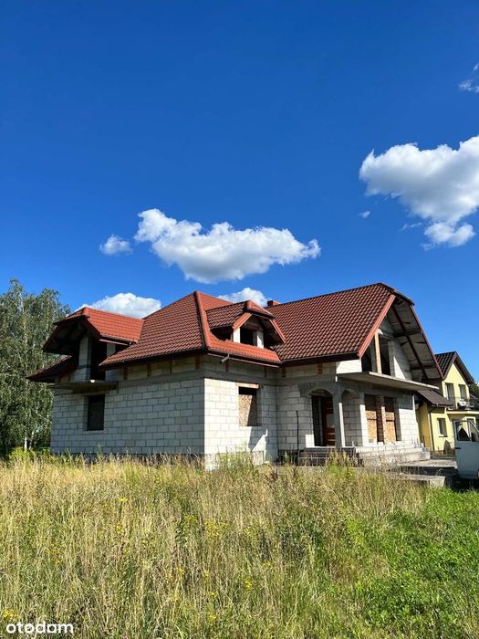Przestronny dom 300 m² w stanie surowym otwartym na działce 1200 m²