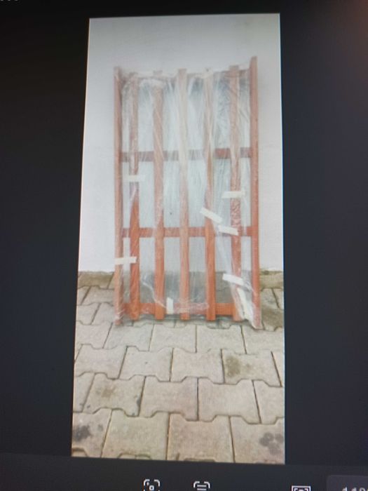 Berço para bebé em madeira de pinho castanha clara c/rodas + colchão