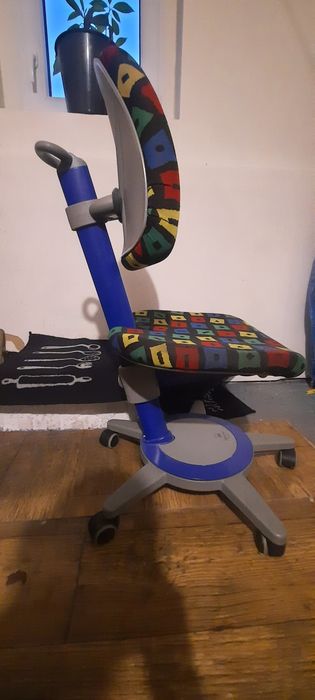 Krzesło obrotowe rosnące z dzieckiem