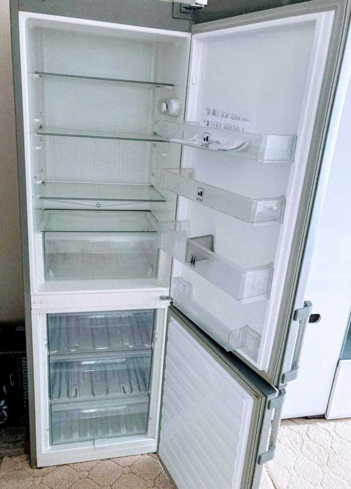 Продам двокамерний холодильник
