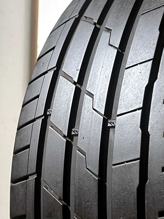 Pneus Hankook iON Evo (Tesla) - 235/40/19 - Como NOVOS