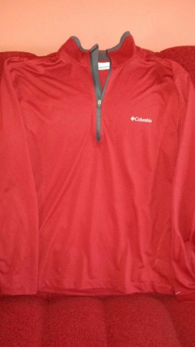 Firmowe bluzki dla nastolatka