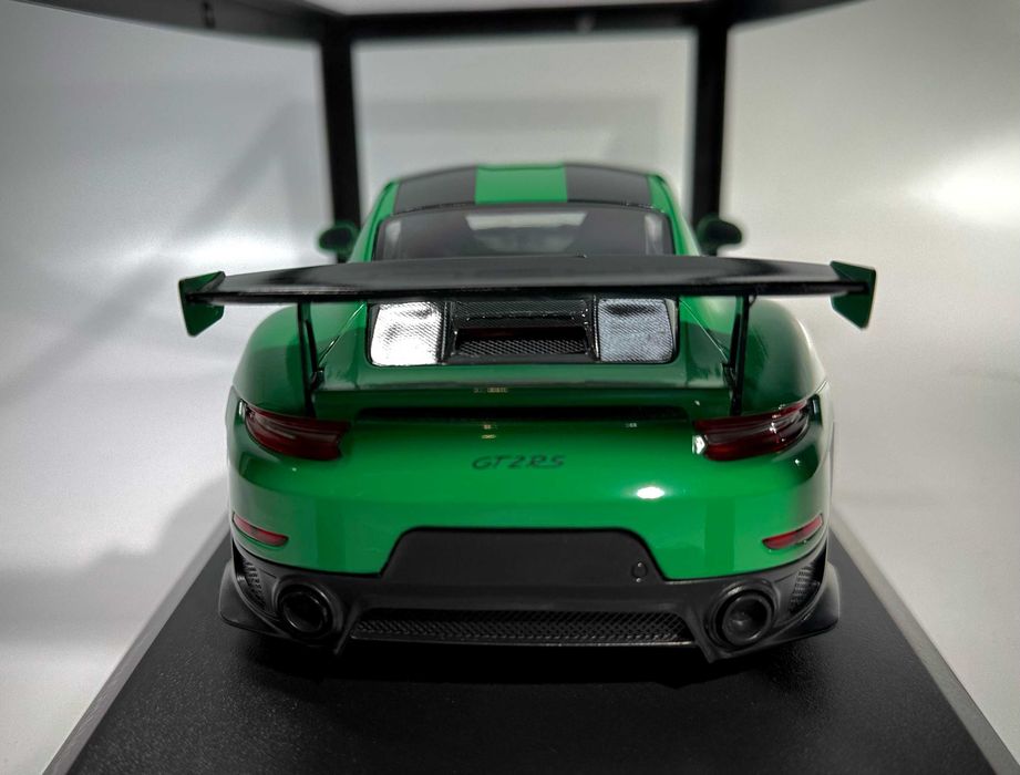 1:18 Porsche 911 991.2 GT2 RS 2018 Weissach Package Green [MINICHAMPS]