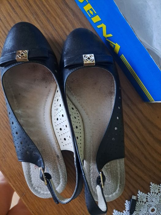 Nowe buty na małym  koreczku