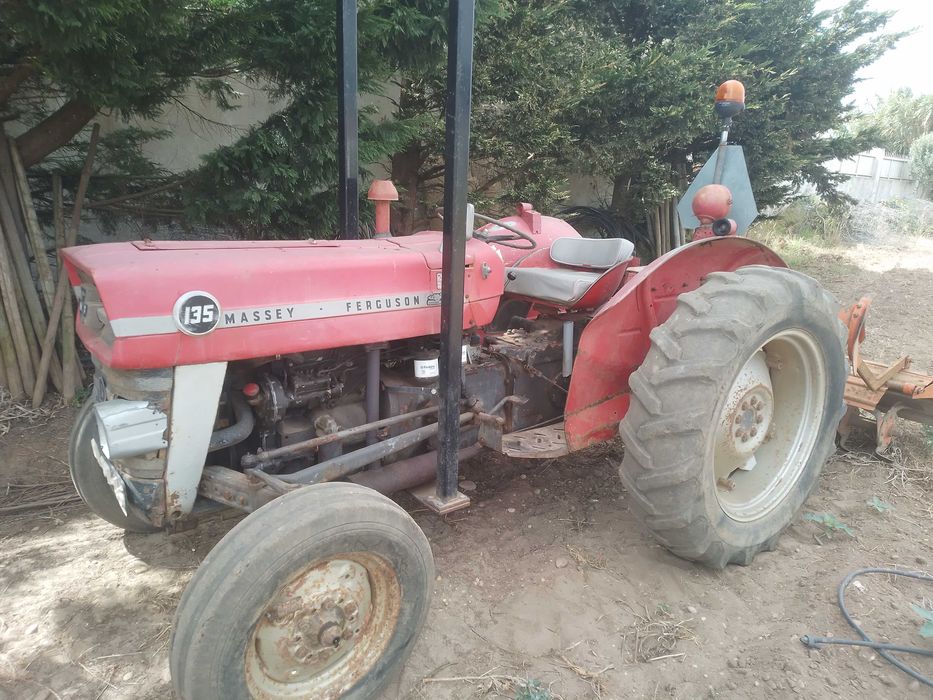 Trator Massey  Fergunson 135