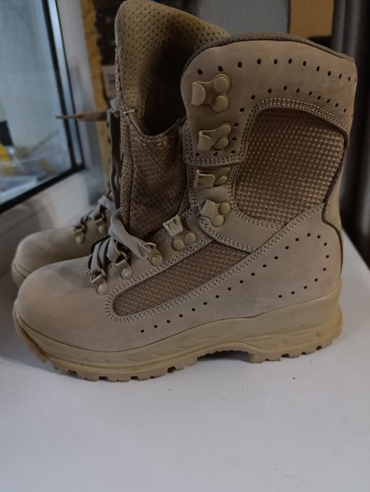 Берці DAVOS ALFA ПIСОК
РОЗМІР 38. Довжина устілки 25
Витримають високі