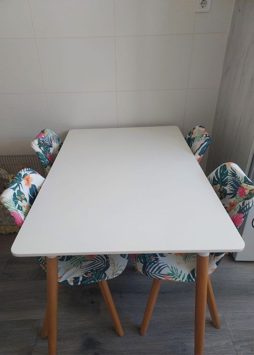 Conjunto de mesa e cadeiras de cozinha
