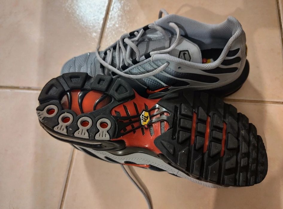 Sapatilhas Nike TN tamanho 43 novas, nunca usadasusadas