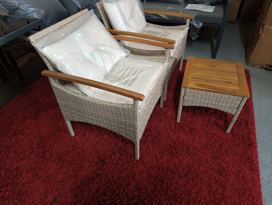 Zestaw mebli balkonowych, stolik + dwa fotele. Komplet na taras ...