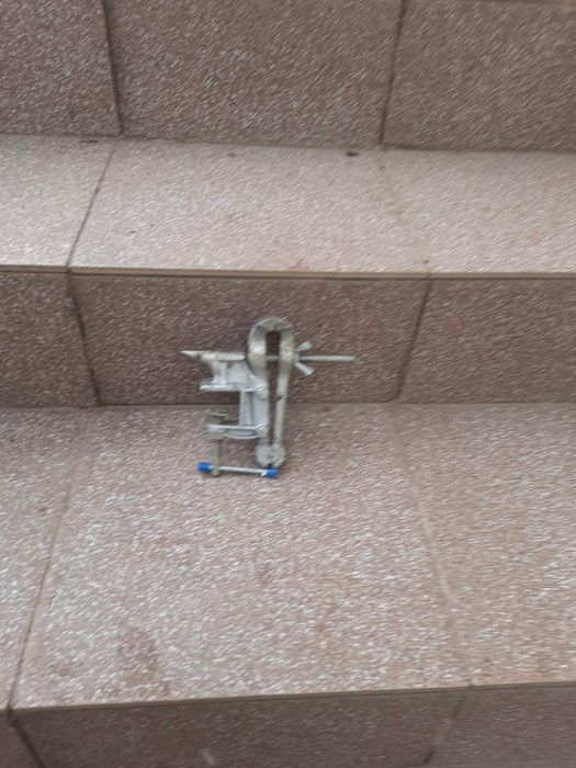 Продаю  мини лещата