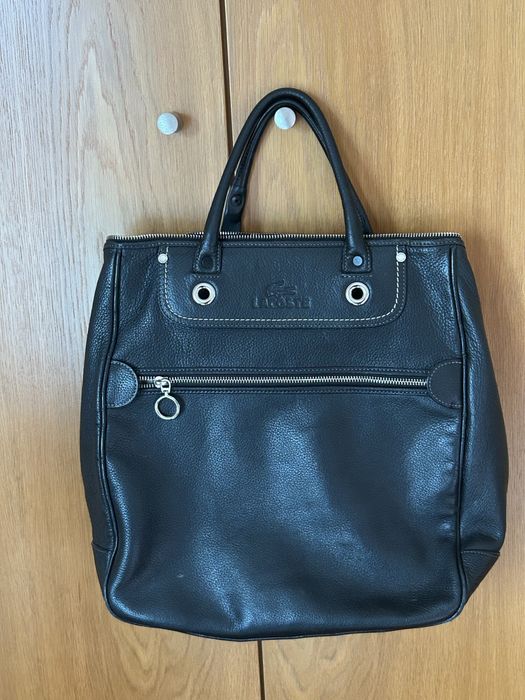 Mala Lacoste em pele macia