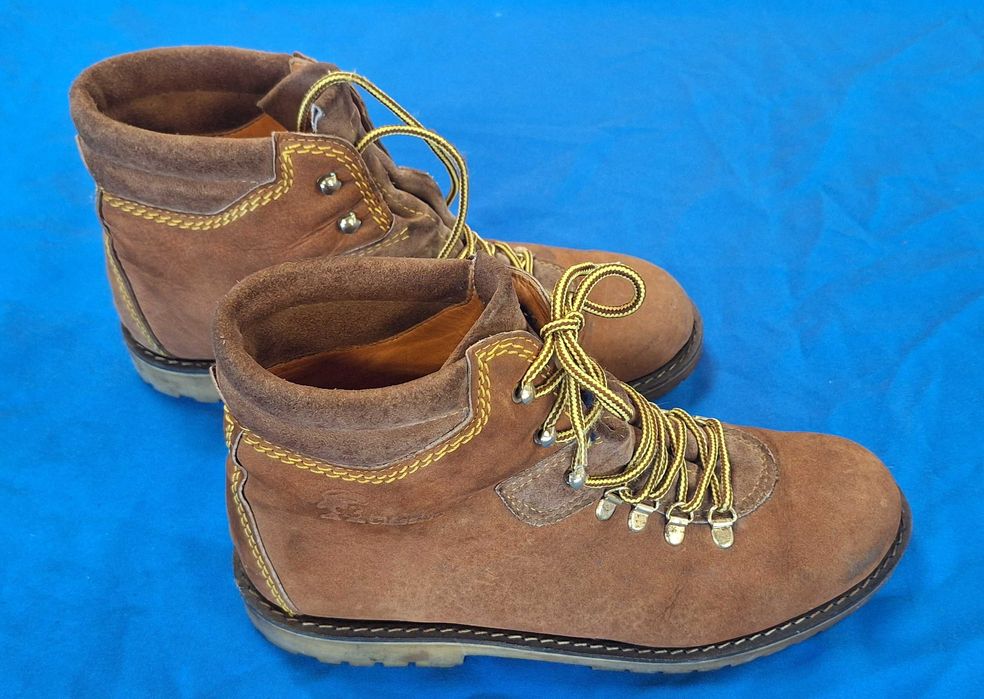 Botas em Pele Castanha