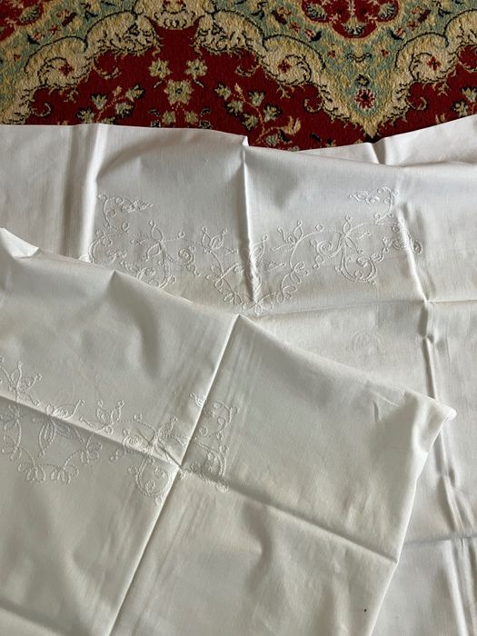 PRL biała pościel haftowana
