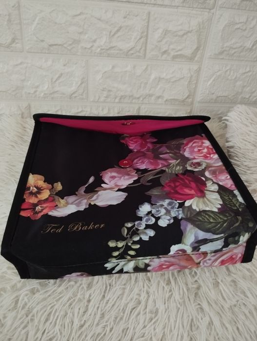 Ted baker чудова косметичка