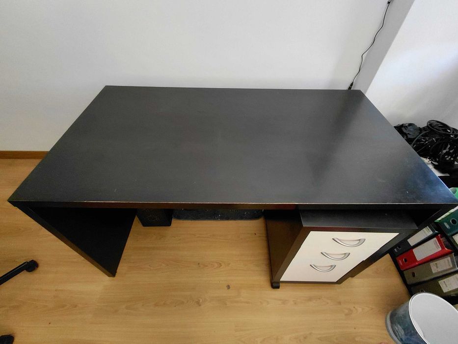 Secretária Ikea com modulo gavetas