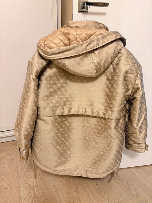 Куртка майже нова Guess
