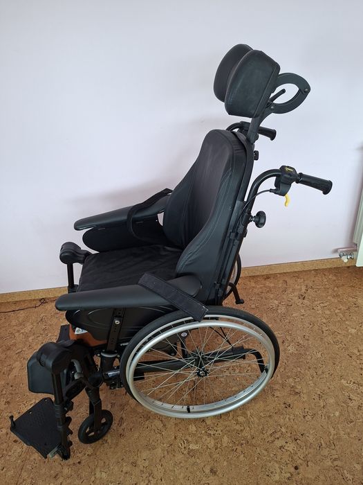 Cadeira de rodas articulada Rea Dahlia 30