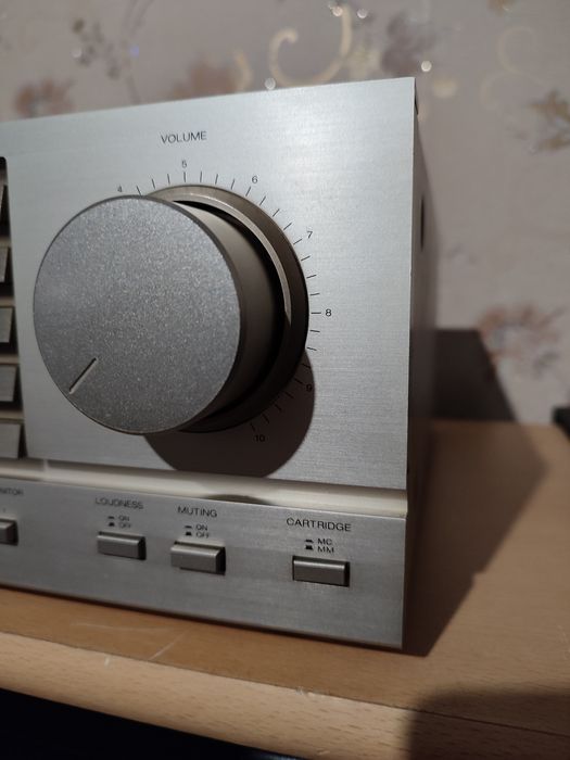 Усилитель АКАI АМ32.