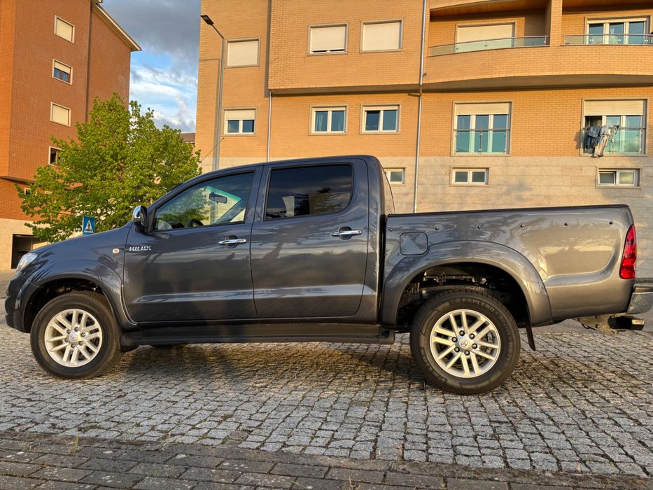 Toyota Hilux 4WD 5 lugares - 2011