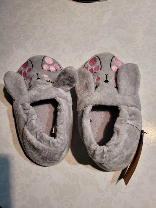 Nowe kapcie dziewczęce 30-31