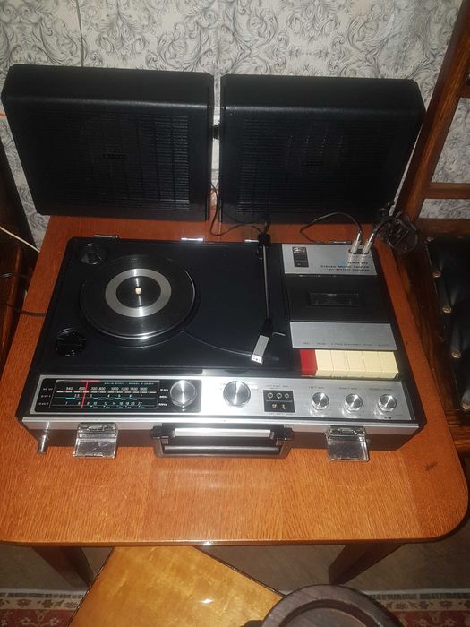 Проигрыватель sanyo пластинок и кассет