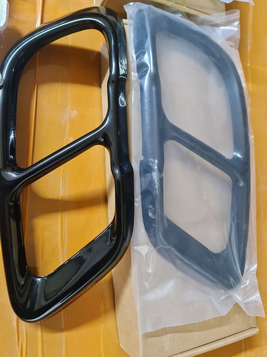 Накладки черные на насадки выхлопных труб  BMW X5 G05 , X6 G06, X7 G07