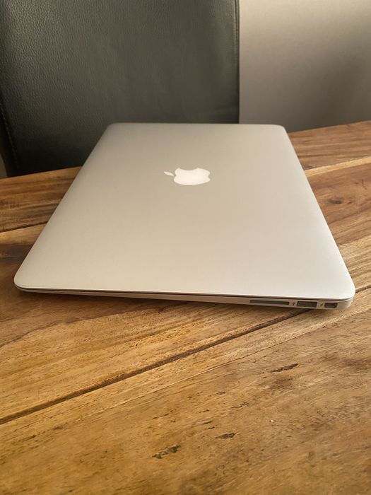 Zadbany Apple MacBook Air 13 i5 4GB 256KB