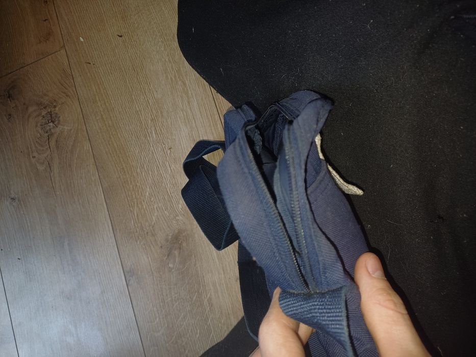 Nerka Adidas , wada nie ma zanka odpadł