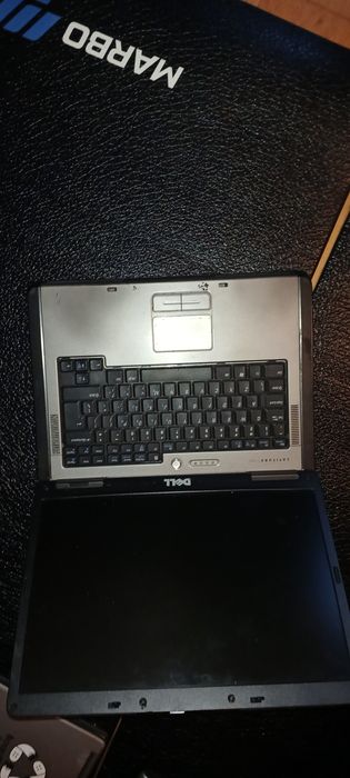 Retro laptopy, kolekcjonerskie, niektóre ponad 30 lat.