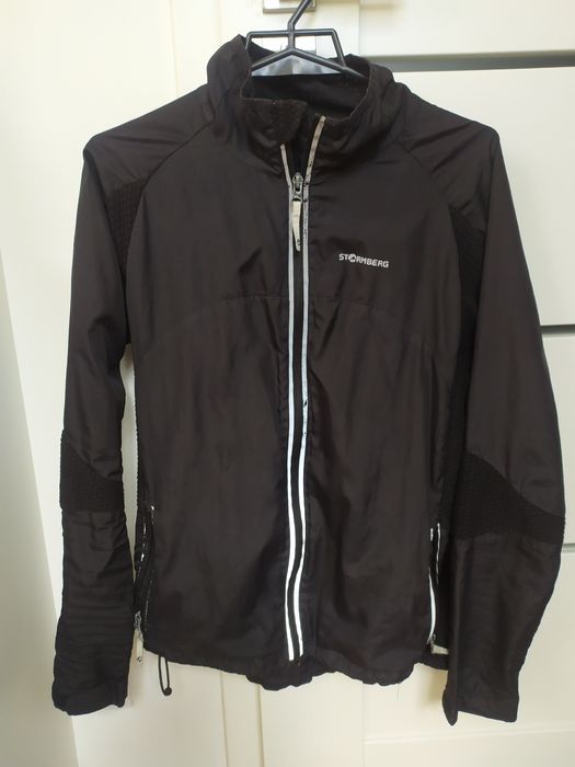 Kurtka do biegania czarna z odblaskami