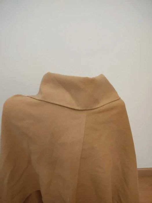 Capa ou poncho de senhora na cor camel