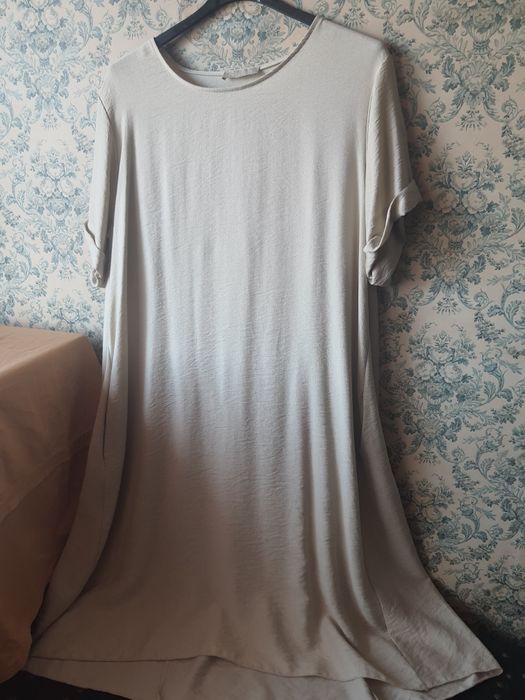 Vestido bege tipo linho