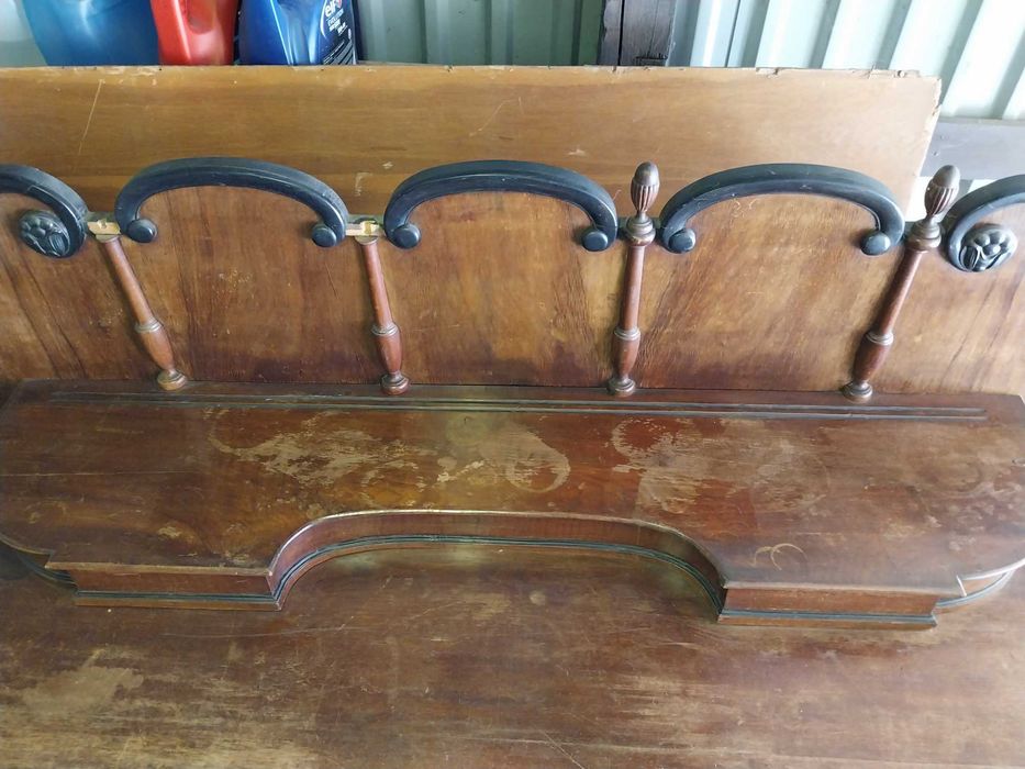 kredens drewniany rzeźbiony