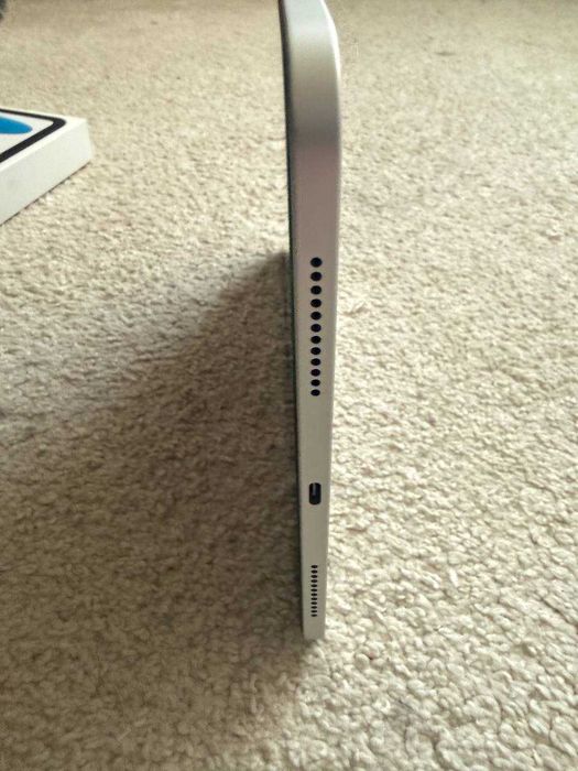 Планшет Apple iPad 11" WiFi 128GB Silver (2025)