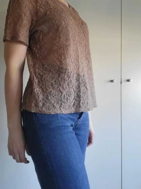 T-Shirt Renda Taupe com Laços