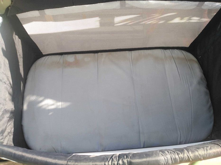 Parque de criança em bom estado