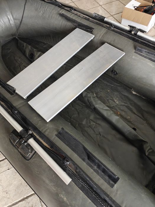 Barco 3,20m + fora-de-borda 8cv (10h) + acessórios