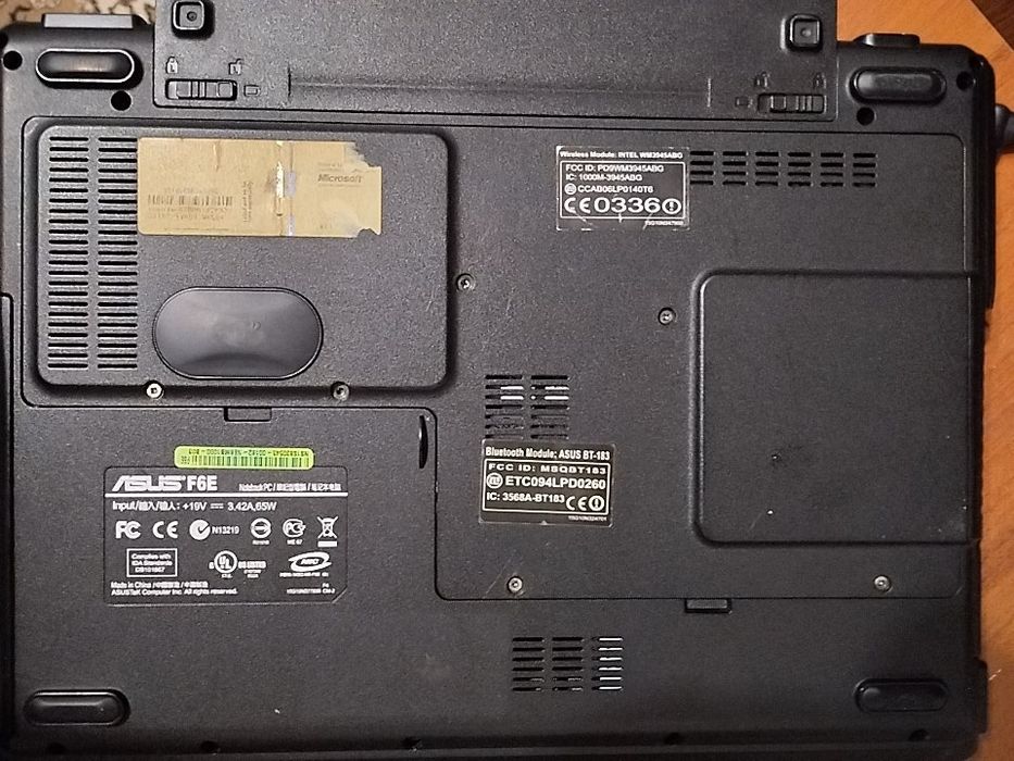 Ноутбук ASUS F6E, Intel Core 2 Duo T5750, 1GB RAM, HDD 320GB