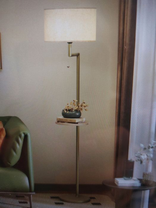 Candeeiro de pé cor ouro