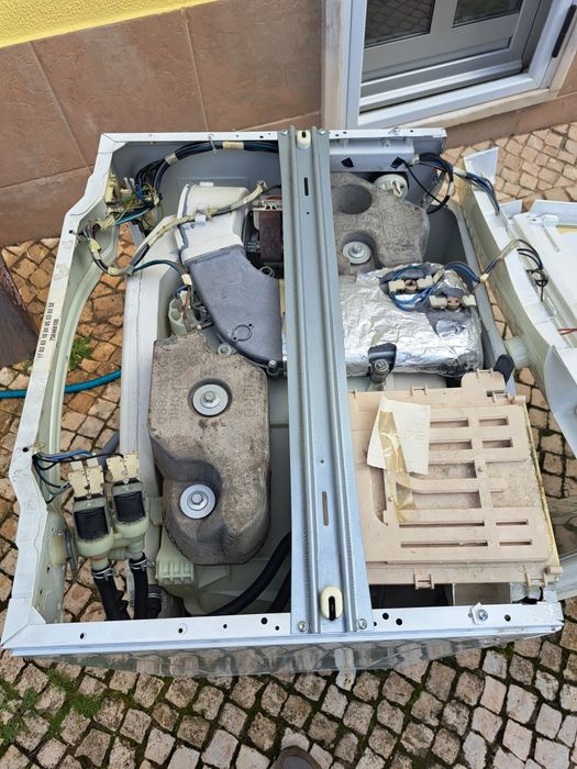 Máquina de lavar e secar roupa WHIRLPOOL AWZ 614 em peças E