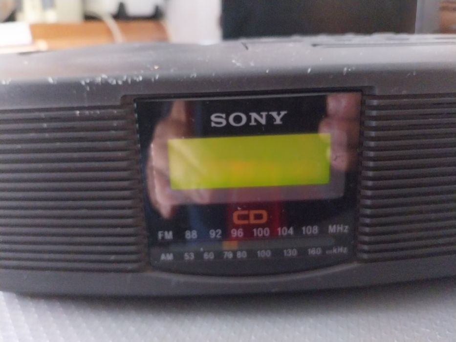 Despertador / radio / cd impecavel