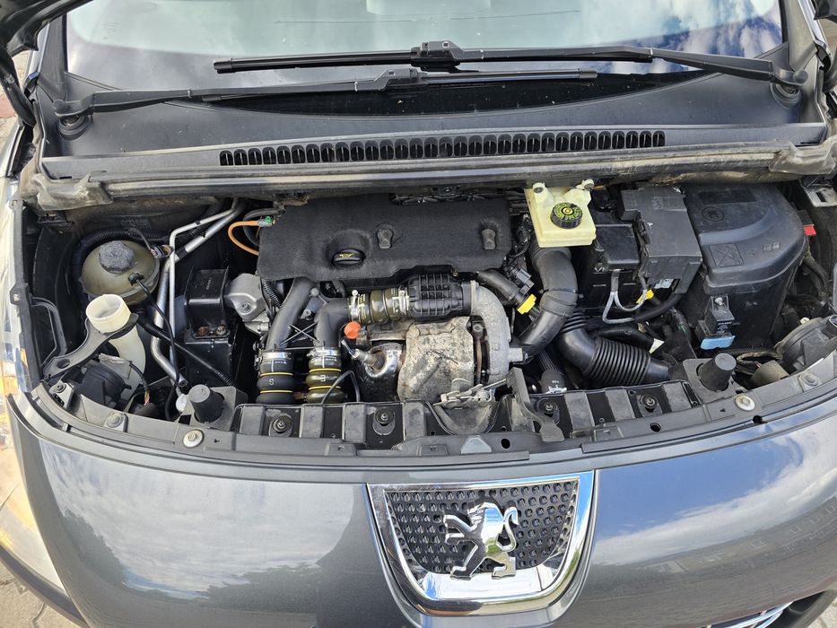 Peugeot 3008 1,6 hdi робот 2011р.