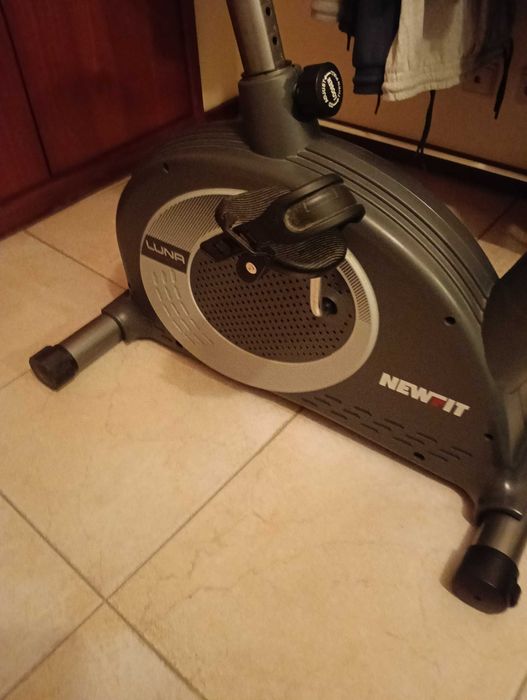 Bicicleta estática Newfit em bom estado