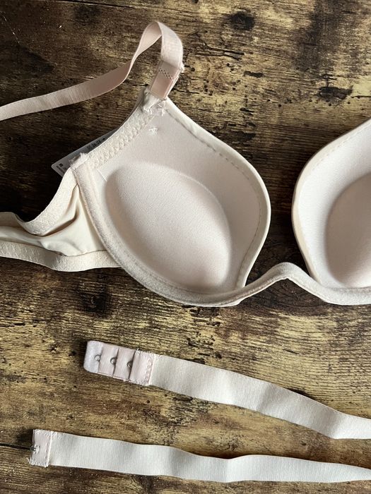 Biustonosz z obnizonym stanem 75B push up odpinane ramiaczka beżowy