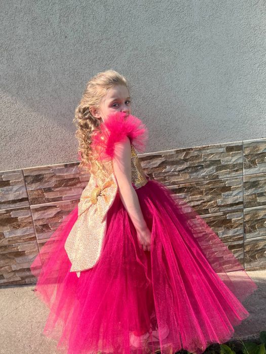 Сукня на святкові події. (Можливий торг)