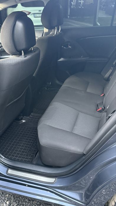 Toyota Avensis.