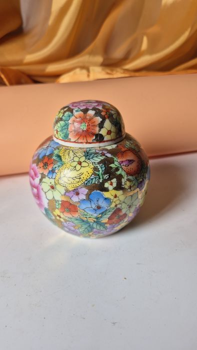 Piękna stara chińska porcelanowa bombonierka starocia PRL T29