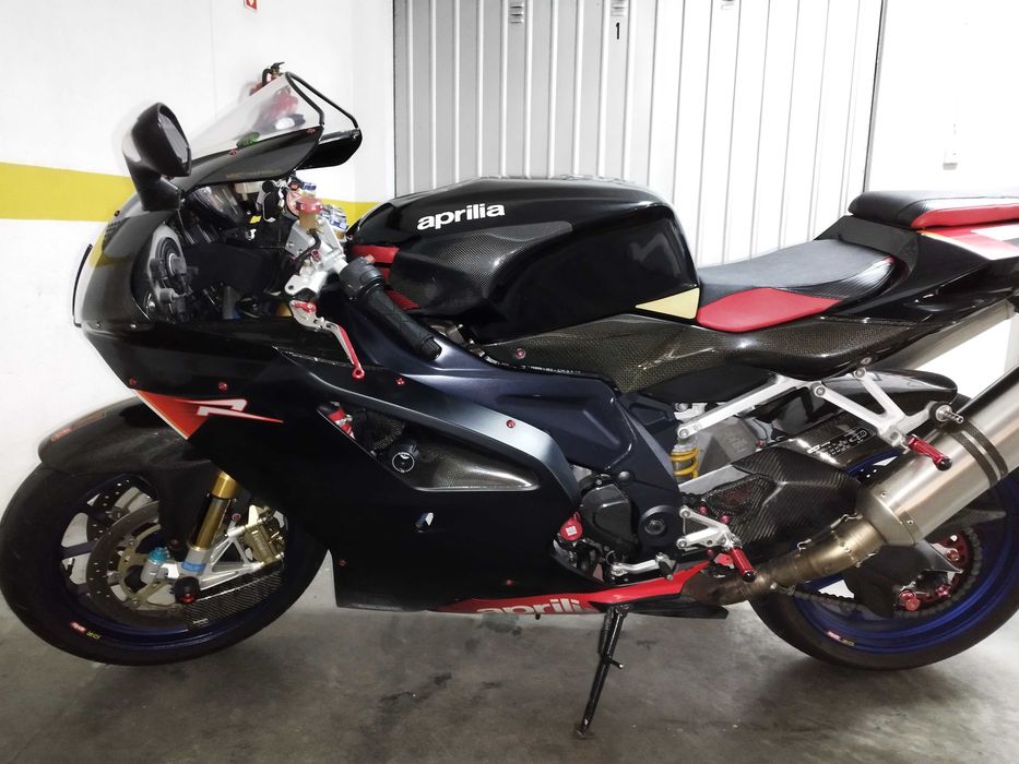 aprilia rsv 1000