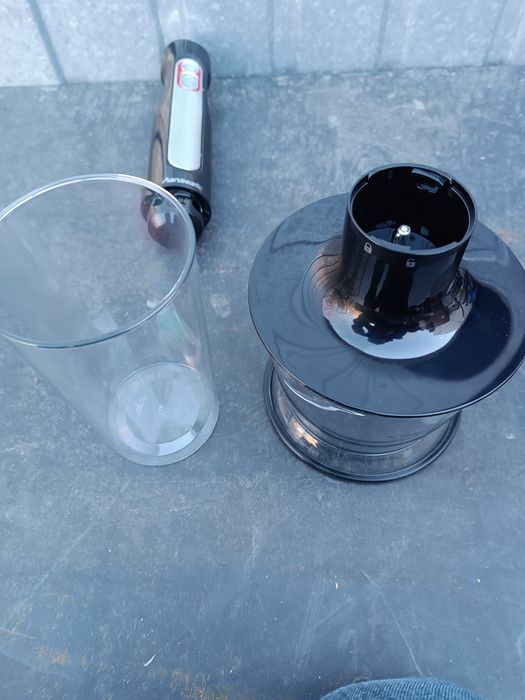 Akumulatorowy blender ręczny marki Hanseatic.